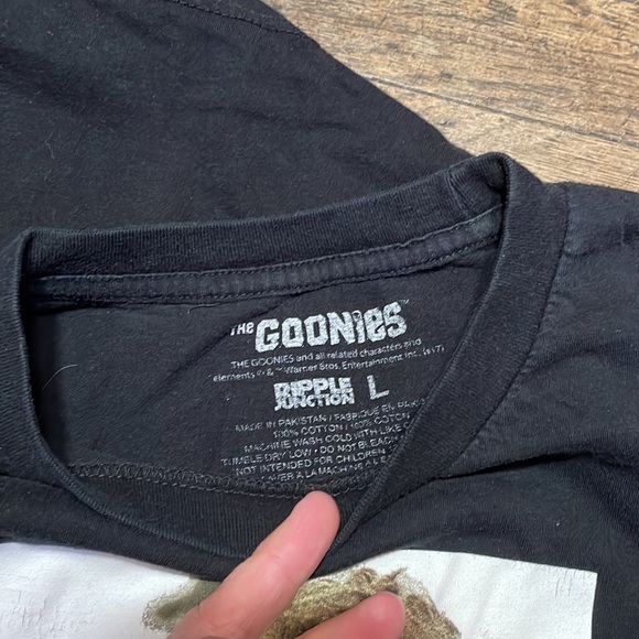 GOONIES Chunk truffle shuffle black t shirt YOUTH large 80s retro - Picture 3 of 7